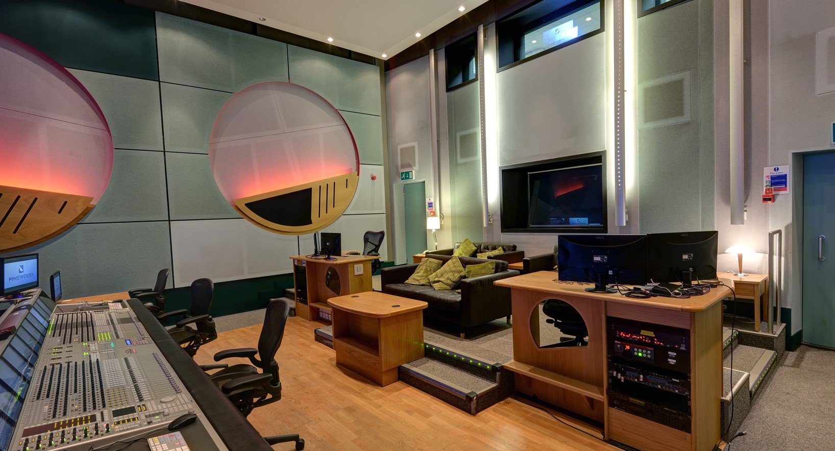 Pinewood Studios ST Picture 42