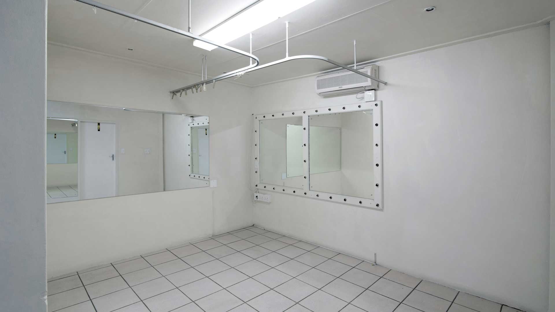 Q-Studios ST Picture 6