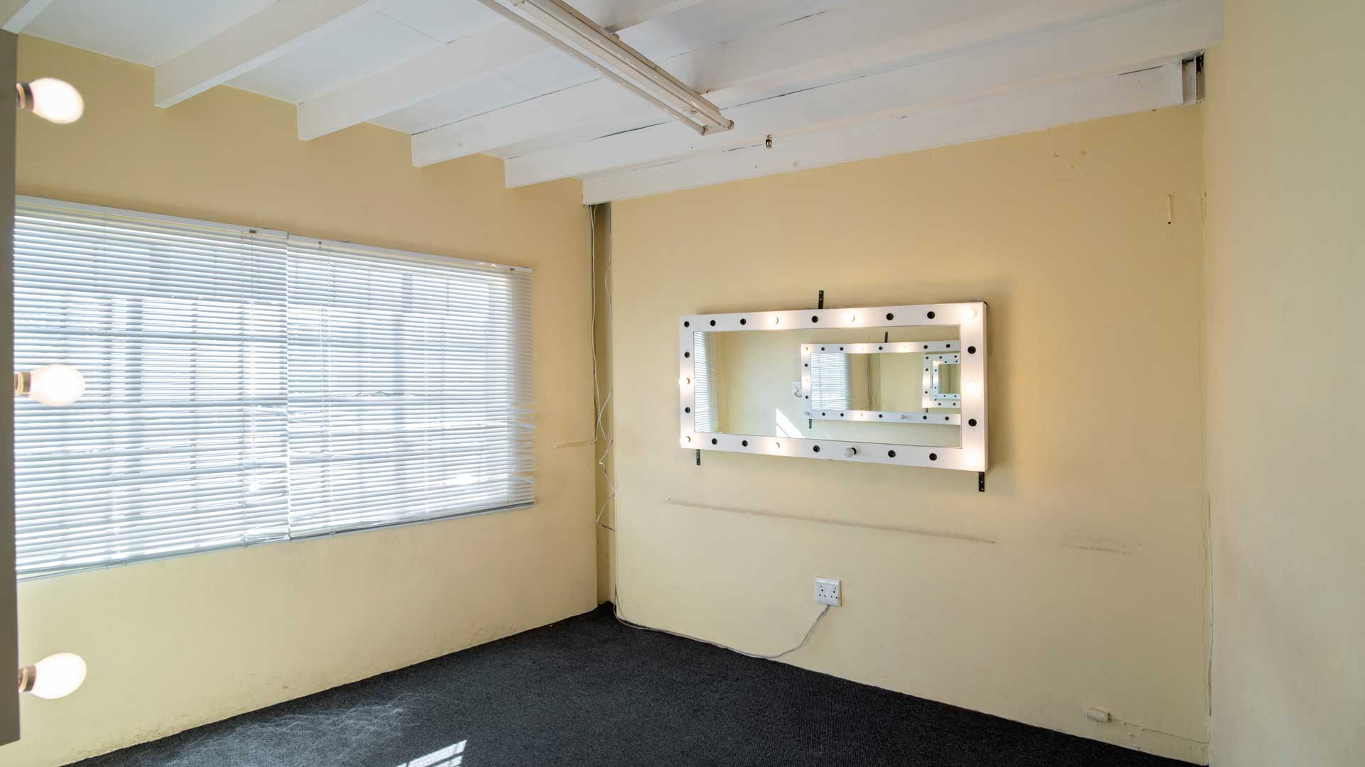 Q-Studios ST Picture 12