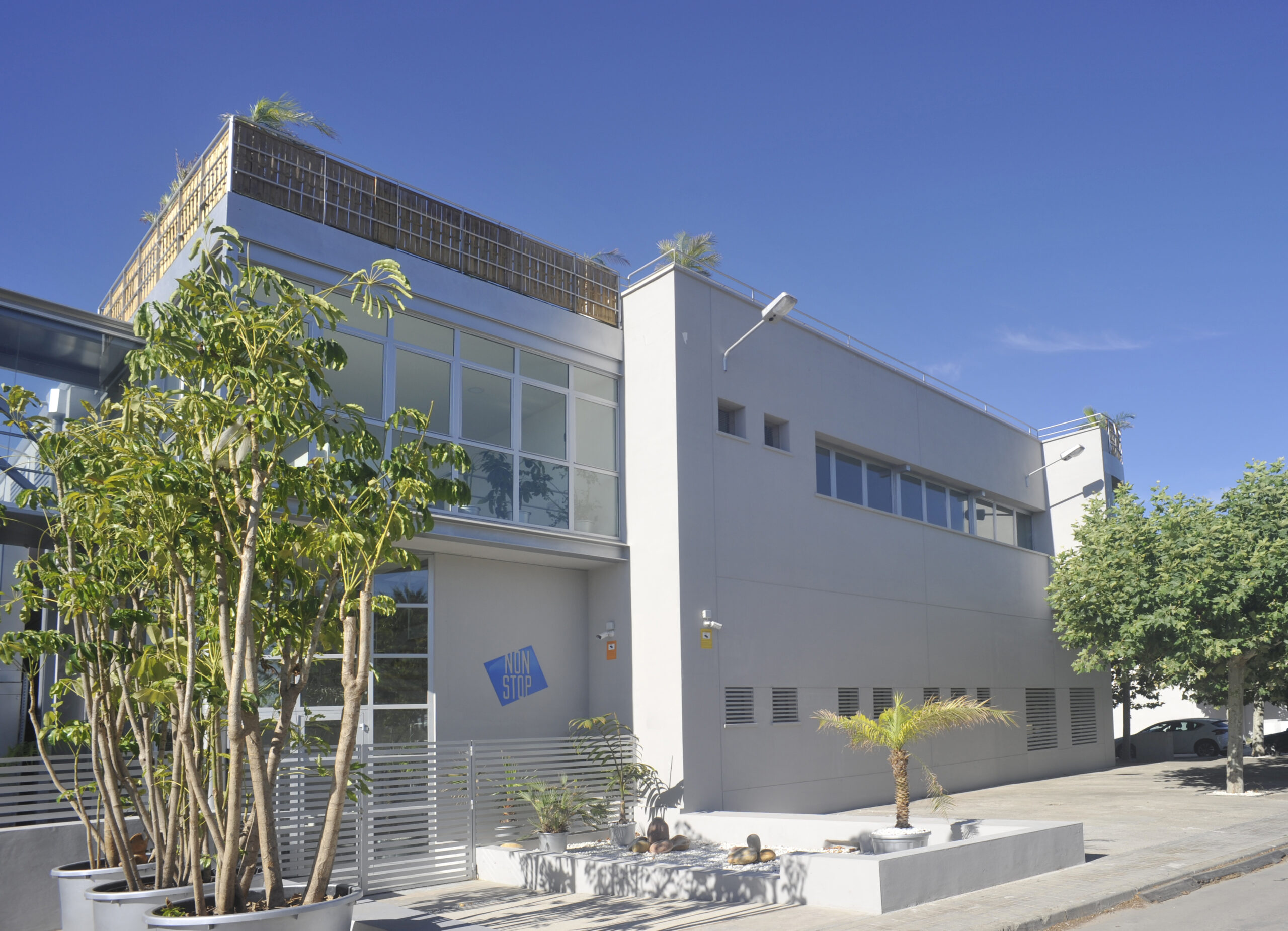 NonStop Studios ST Picture 01