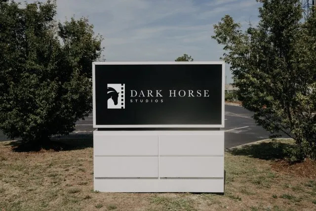 Dark Horse Stages ST Picture 002