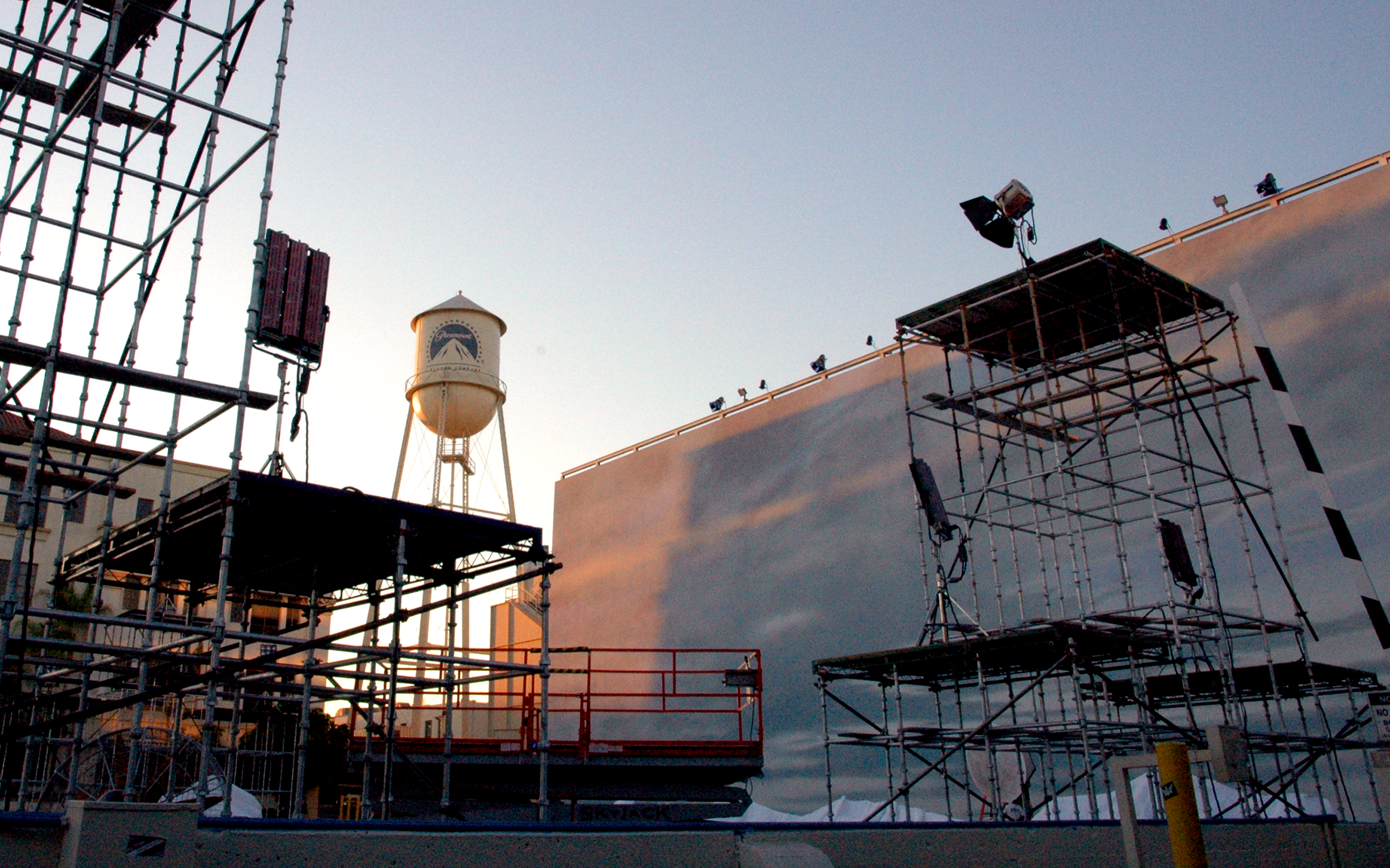 The Studios at Paramount OT Blue Sky Tank Picture 1