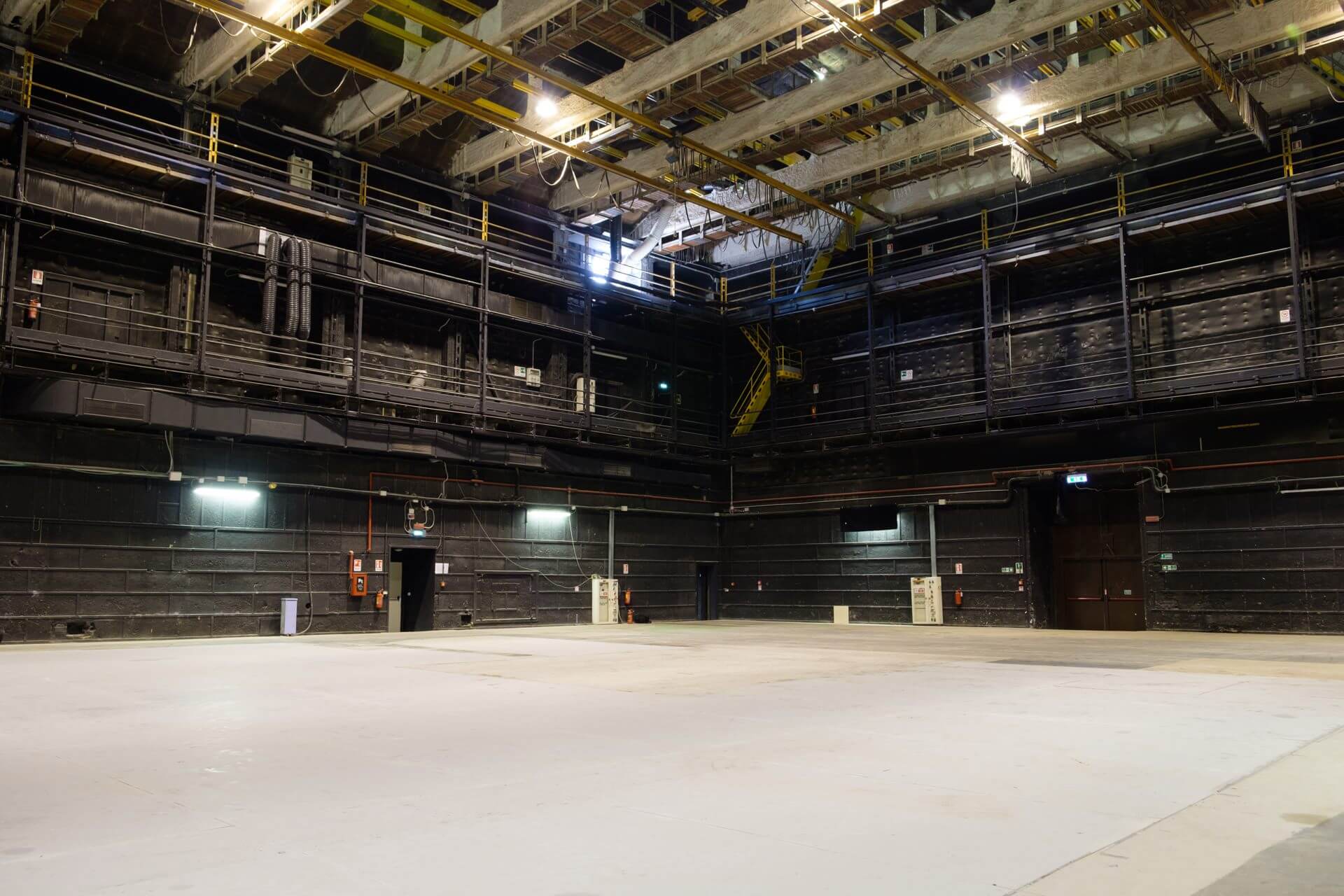 Cinecitta SS Teatro 15 Picture 012