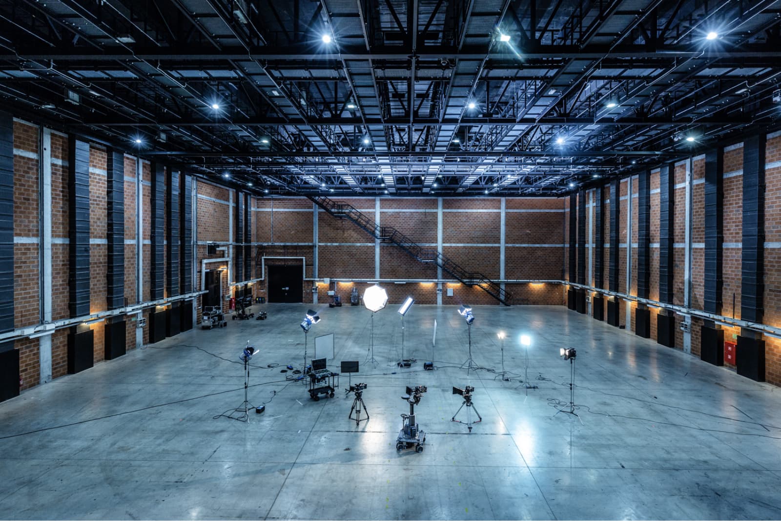 ATM Studio SS Sound Stage A Picture 001