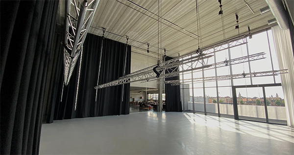 Lites Water Stage & Film Studios SS Stage 5 Daylight Picture 00001