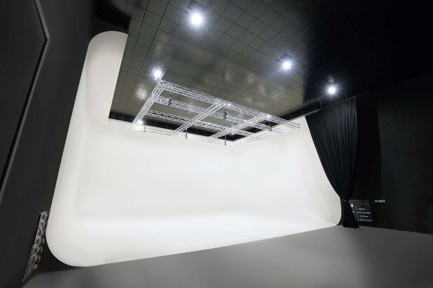 London Film Studios SS Stage C Picture 001