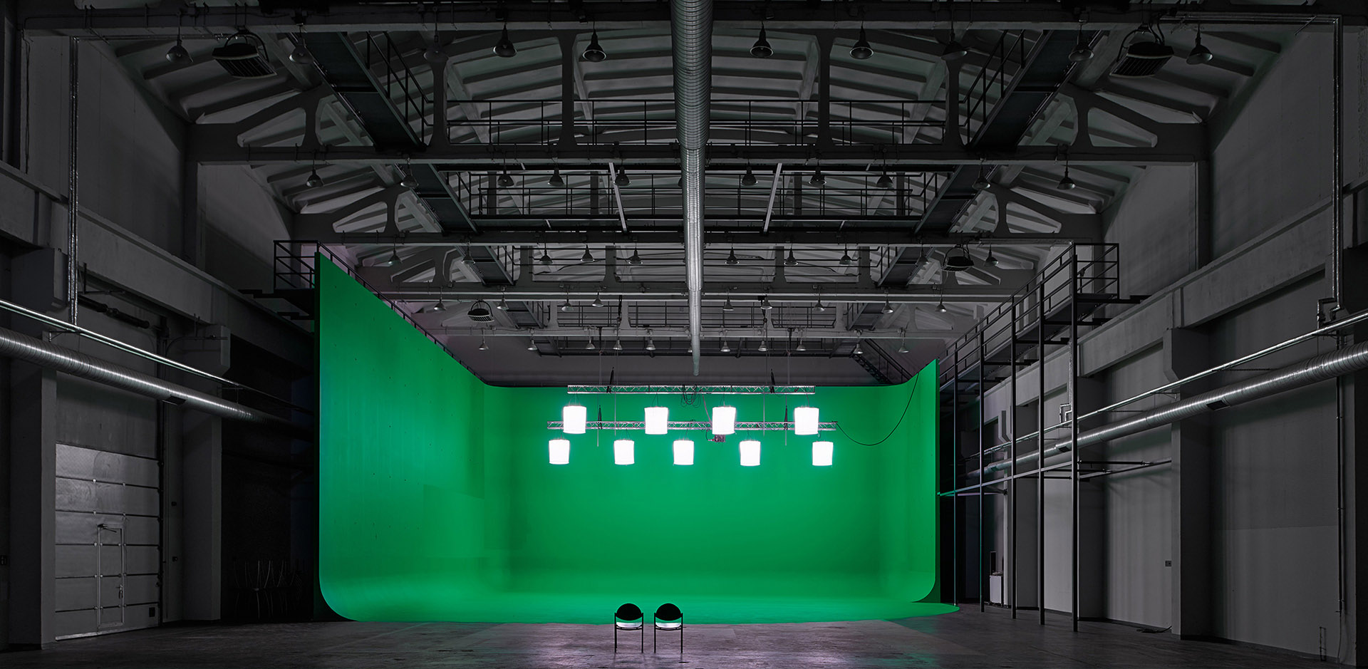 Green Screen Studio SS The Stage Picture 00001