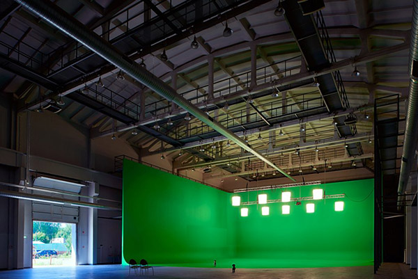 Green Screen Studio SS The Stage Picture 00008