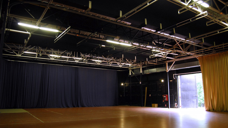 NFI Studios Rona SS H Studio Picture 001