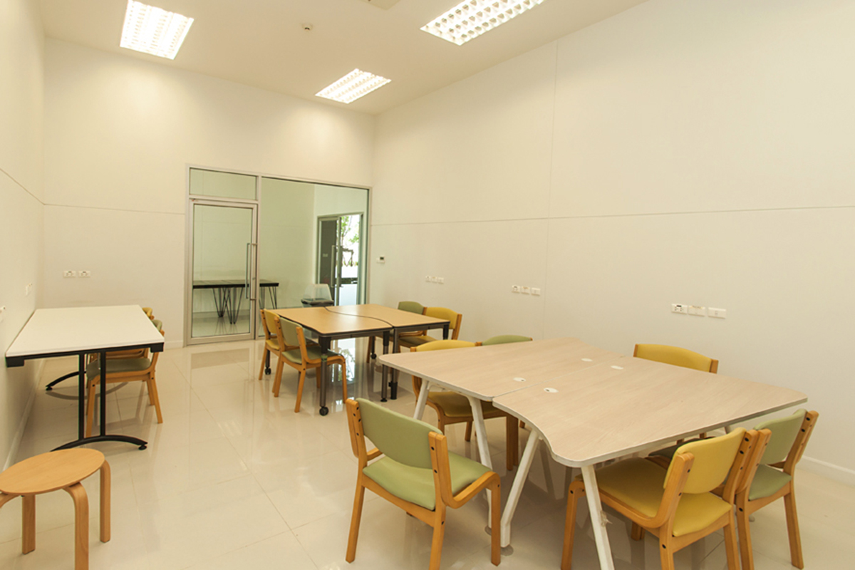 ACTS Studio SS S4 SUKHUMVIT PICTURES Picture 012