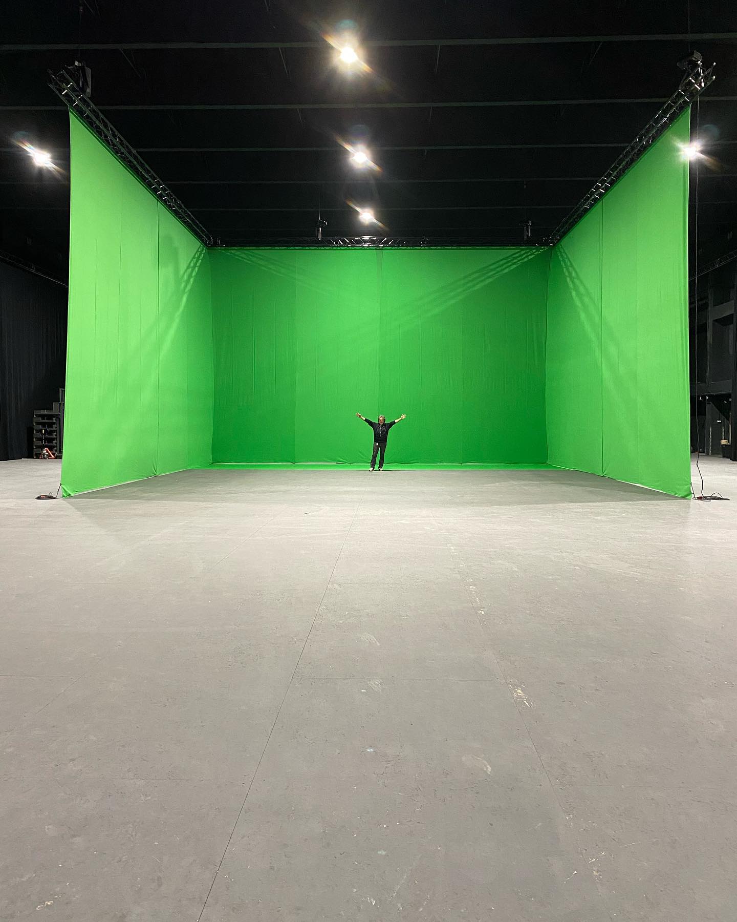A4 Studio SS The Stage Picture 2
