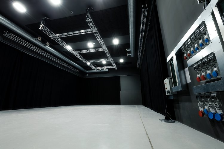 RD Studios SS 2 Picture 001