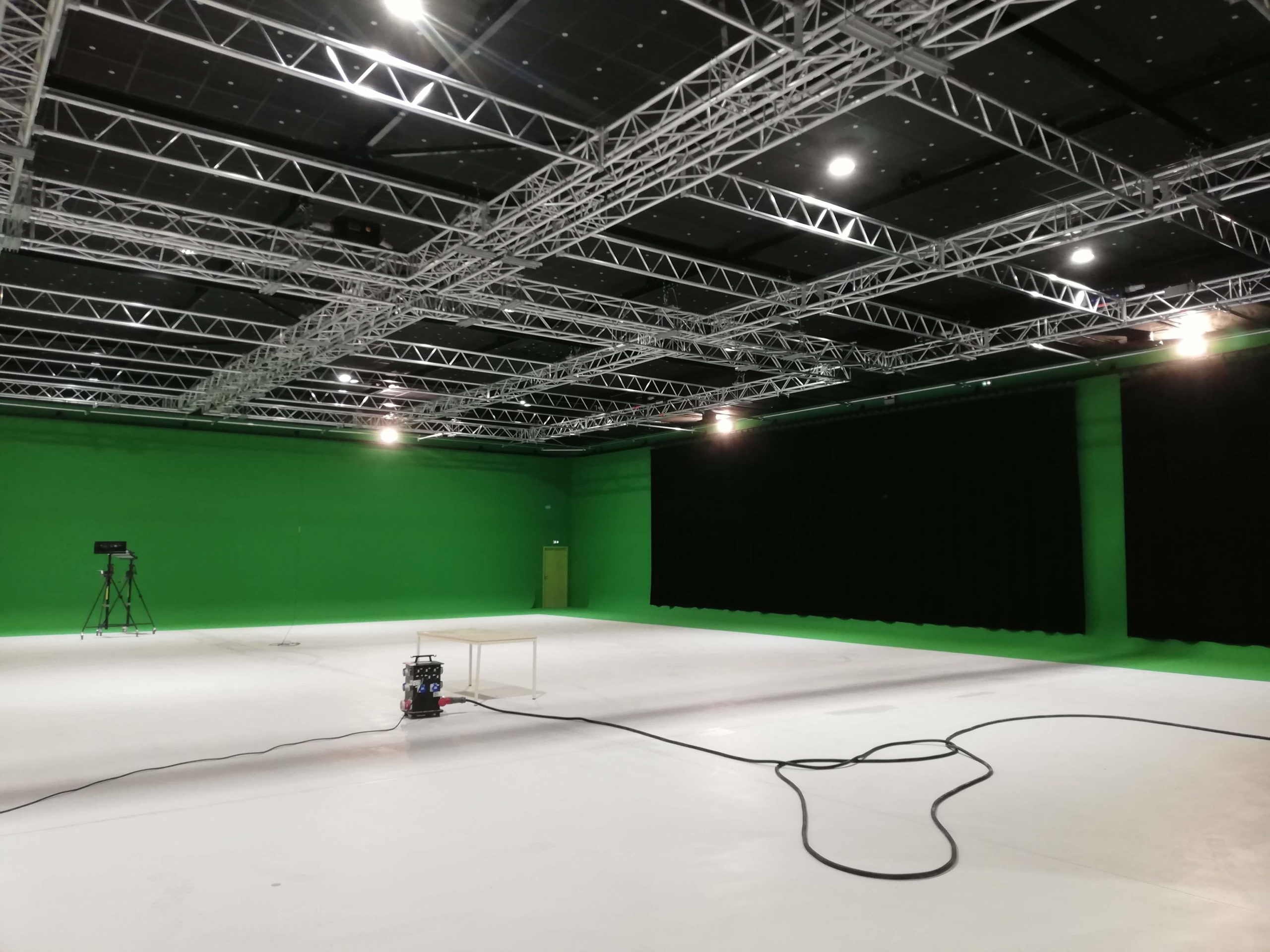 V Studios SS A-B Picture 6