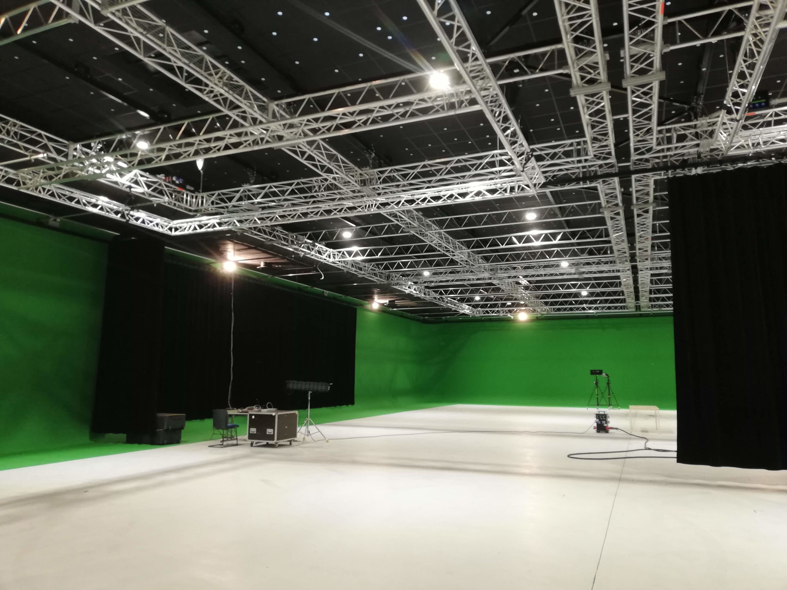 V Studios SS A-B Picture 4