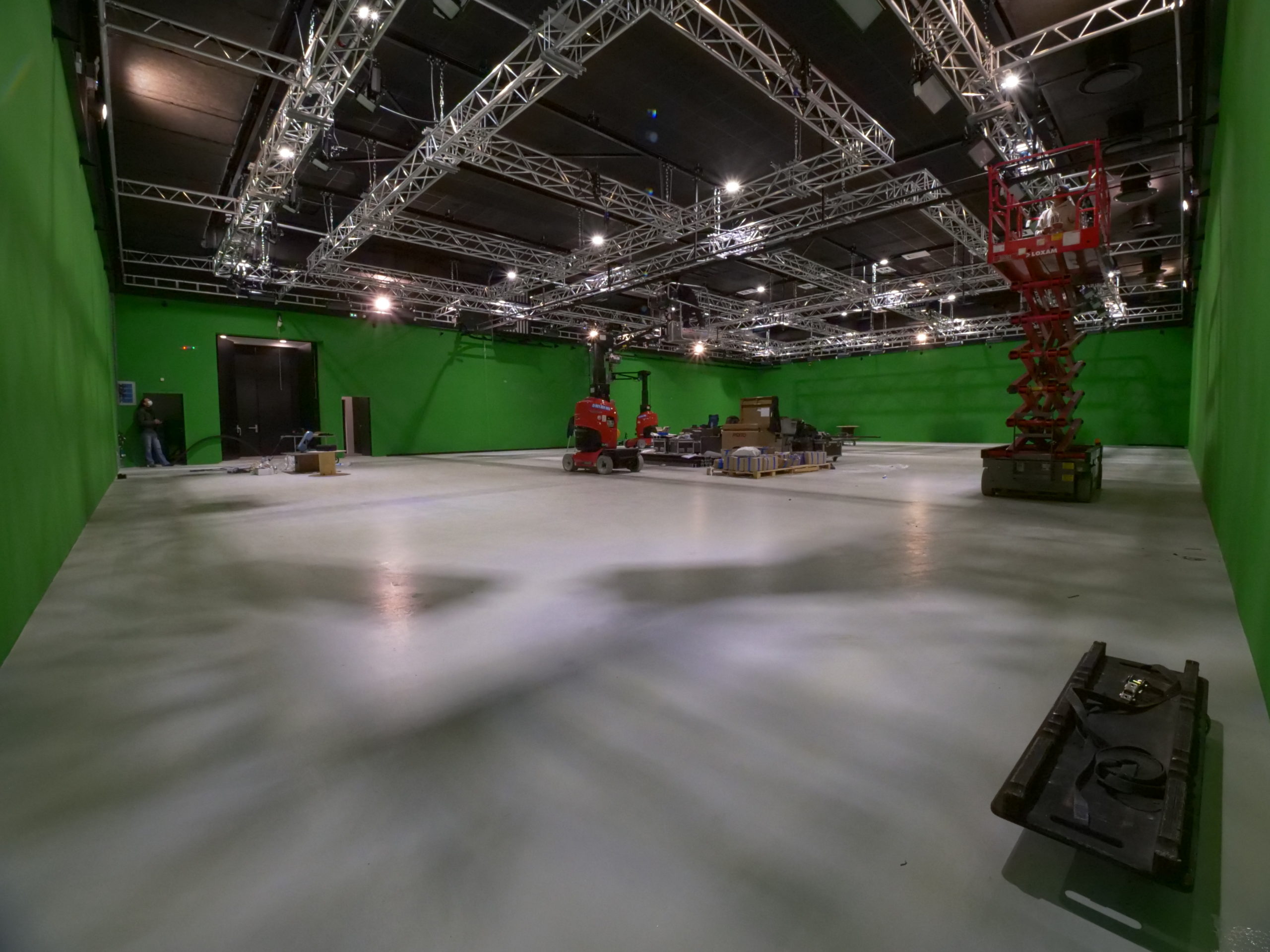 V Studios SS D Picture 3