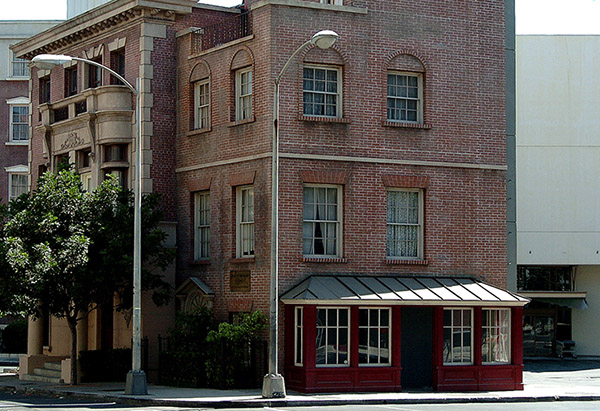 The Studios at Paramount SA Greenwhich Village Set Picture 3