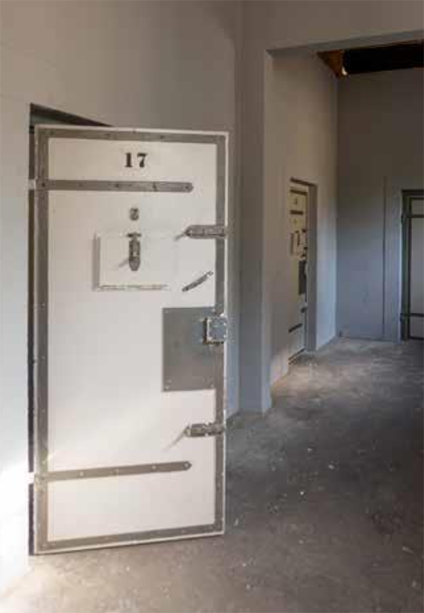 Bavaria Studios SA Gefaegnis Jail Picture 003