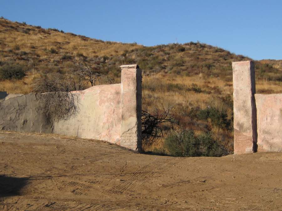 Melody Ranch Motion Picture Studio SA Adobe Village : Mexican Mission Picture 5