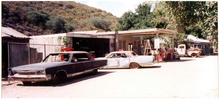 Melody Ranch SA Mid American Main Street : Lonely Gas Station Picture 2