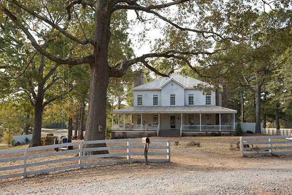 Tyler Perry Studios SA Farm House : American Classic House Picture 2
