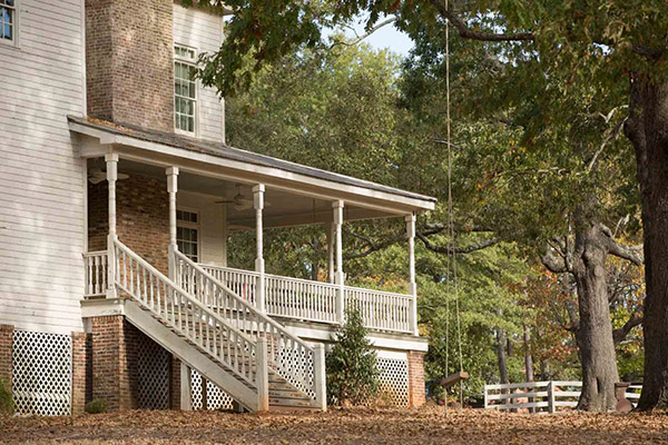 Tyler Perry Studios SA Farm House : American Classic House Picture 3