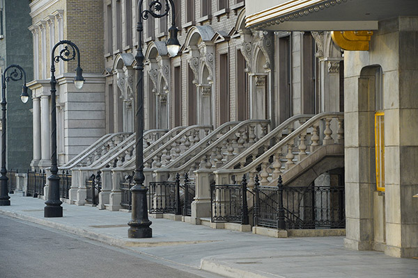 Universal Studios Lot SA Brownstone Street Picture 3