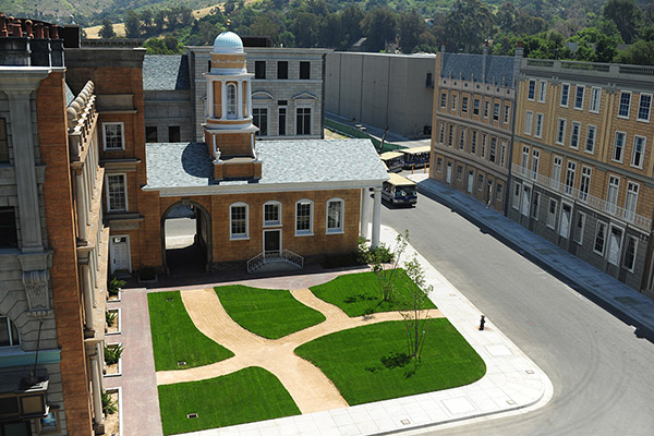Universal Studios Lot SA London-Paris Square Picture 4