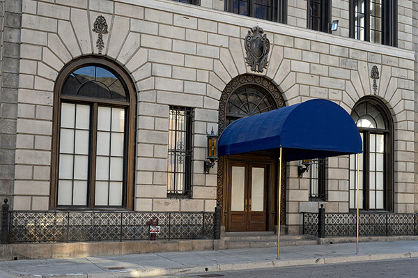 Universal Studios Lot SA Walll Street Picture 6