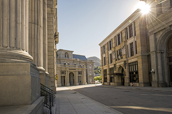 Universal Studios Lot SA Walll Street Picture 8