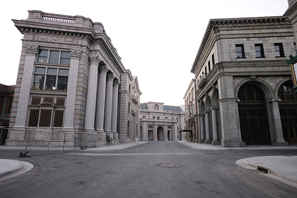 Universal Studios Lot SA Walll Street Picture 10