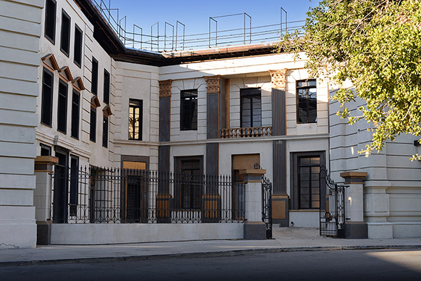 Warner Bros. Studios SA Embassy Courtyard : New York Park Picture 6