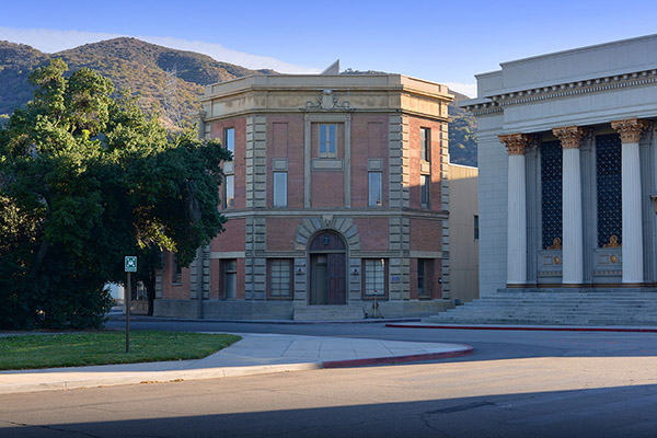 Warner Bros. Studios SA Embassy Courtyard : New York Park Picture 8