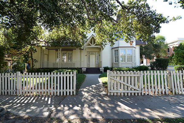 Warner Bros. Studios SA Midwest Business & Residential St Picture 20