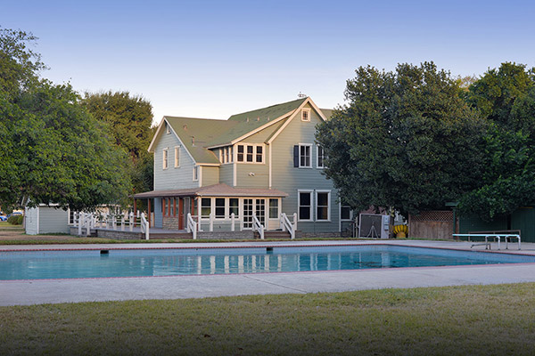 Warner Bros. Ranch SA Swimming Pool Picture 4