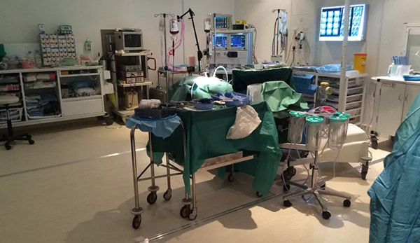 West London Film Studios SA Operating Theatre Set Picture 3