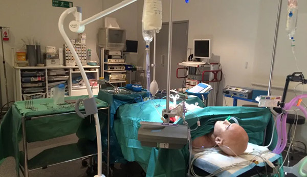 West London Film Studios SA Operating Theatre Set Picture 11
