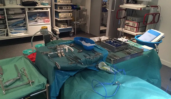 West London Film Studios SA Operating Theatre Set Picture 14