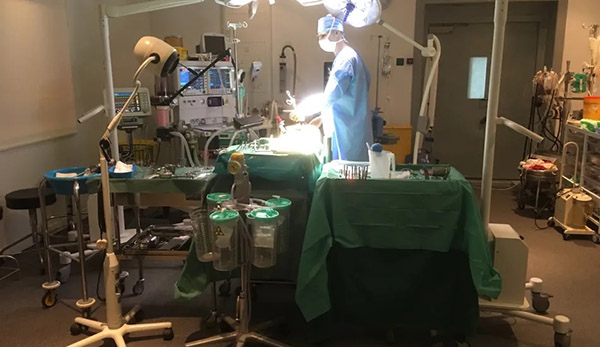 West London Film Studios SA Operating Theatre Set Picture 15