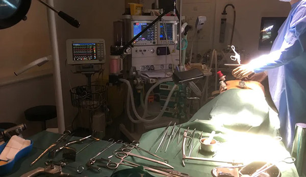 West London Film Studios SA Operating Theatre Set Picture 16