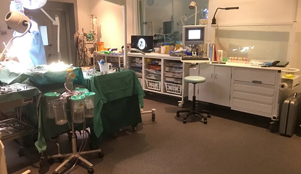 West London Film Studios SA Operating Theatre Set Picture 17