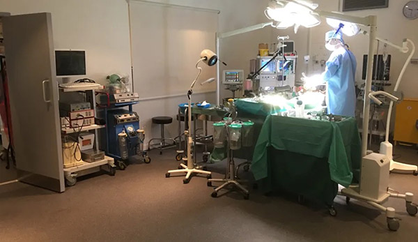 West London Film Studios SA Operating Theatre Set Picture 18