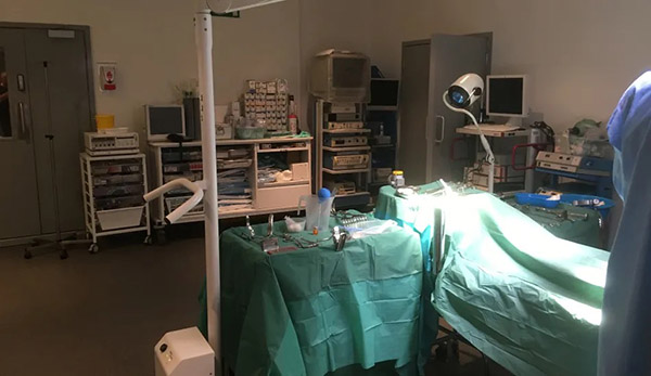 West London Film Studios SA Operating Theatre Set Picture 19