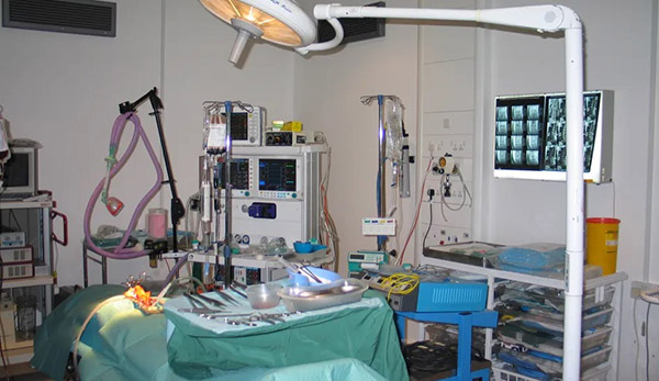 West London Film Studios SA Operating Theatre Set Picture 33