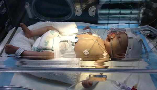 West London Film Studios SA Maternity : Baby Unit Picture 2
