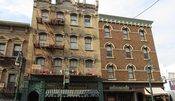 Universal Studios Florida SA Delancey Street Store Fronts & Flats Picture 3