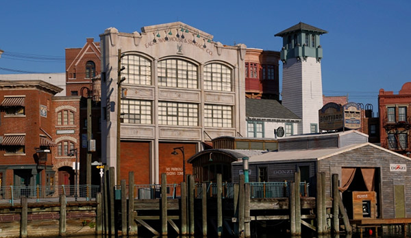 Universal Studios Florida SA Docks & Boathouse Picture 3