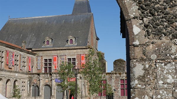 Puy Du Fou Studio SA Chateau renaissance Picture 00003