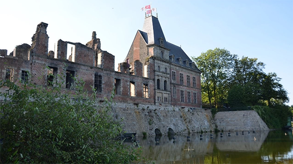 Puy Du Fou Studio SA Chateau renaissance Picture 00005