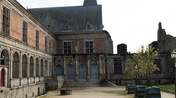 Puy Du Fou Studio SA Chateau renaissance Picture 00008