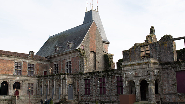Puy Du Fou Studio SA Chateau renaissance Picture 00009